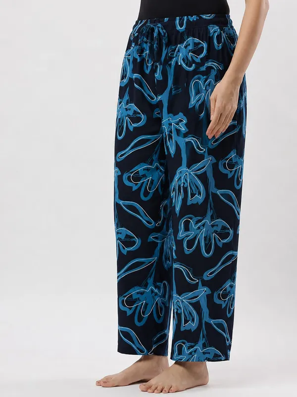 Kohinoorised_Pure_Viscose_Rayon_Printed_Relaxed_Pyjamas_with_Two_Side_Pockets_Black