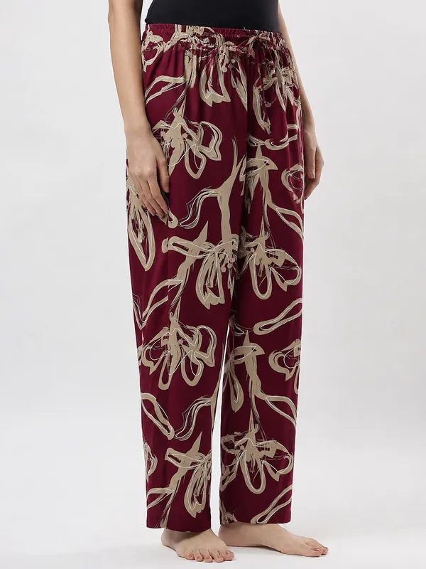 Kohinoorised_Pure_Viscose_Rayon_Printed_Relaxed_Pyjamas_with_Two_Side_Pockets_Maroon