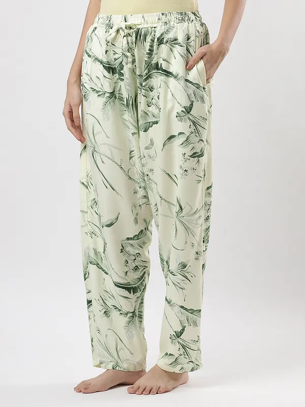 Kohinoorised_Pure_Viscose_Rayon_Printed_Relaxed_Pyjamas_with_Two_Side_Pockets_Ivory_Leaf