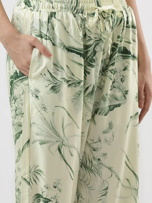 Kohinoorised_Pure_Viscose_Rayon_Printed_Relaxed_Pyjamas_with_Two_Side_Pockets_Ivory_Leaf