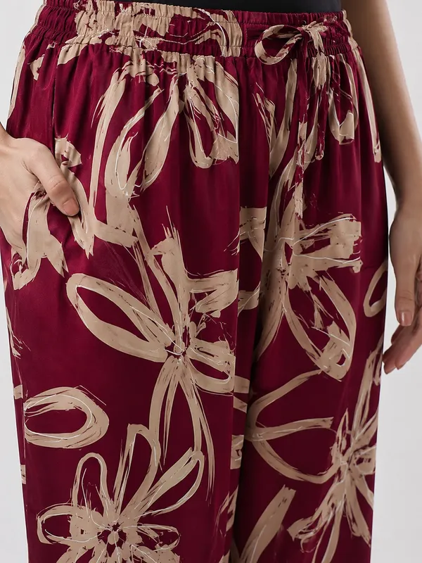 Kohinoorised_Pure_Viscose_Rayon_Printed_Relaxed_Pyjamas_with_Two_Side_Pockets_Maroon