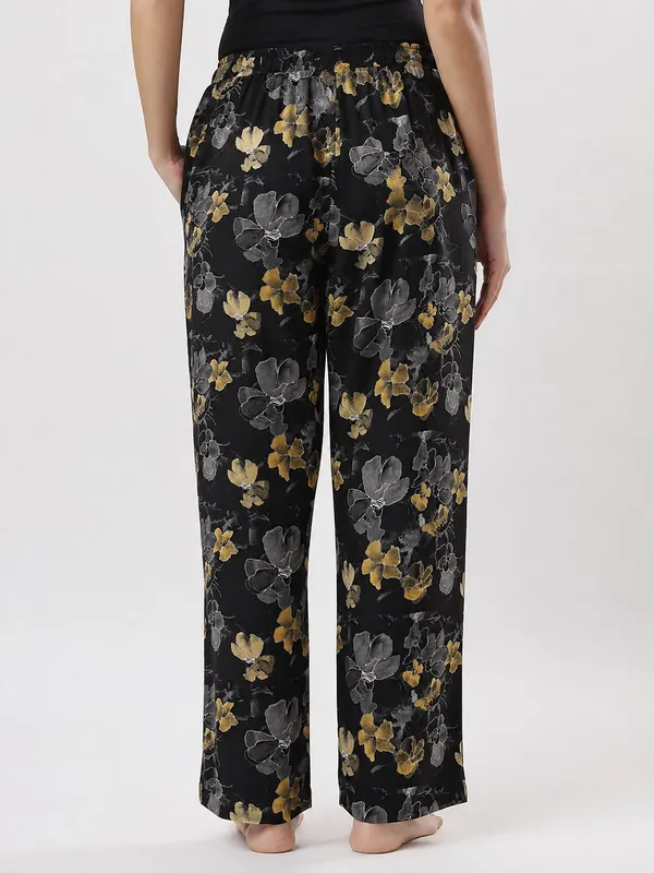 Kohinoorised_Pure_Viscose_Rayon_Printed_Relaxed_Pyjamas_with_Two_Side_Pockets_Black_Yellow
