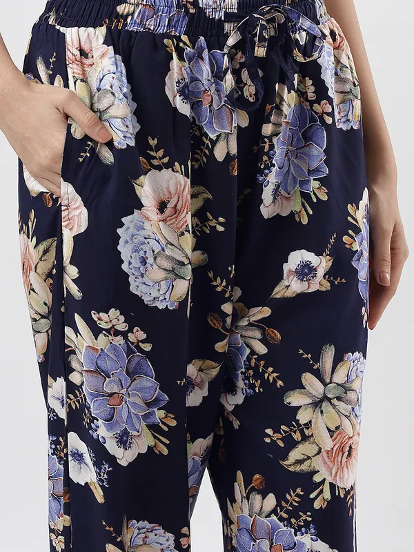 Kohinoorised_Pure_Viscose_Rayon_Printed_Relaxed_Pyjamas_with_Two_Side_Pockets_Navy_Blue_Flowers