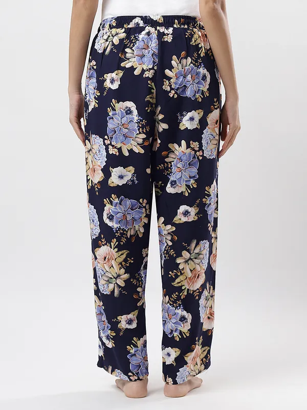 Kohinoorised_Pure_Viscose_Rayon_Printed_Relaxed_Pyjamas_with_Two_Side_Pockets_Navy_Blue_Flowers