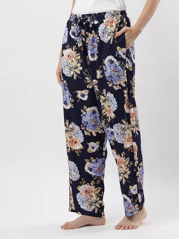 Kohinoorised_Pure_Viscose_Rayon_Printed_Relaxed_Pyjamas_with_Two_Side_Pockets_Navy_Blue_Flowers