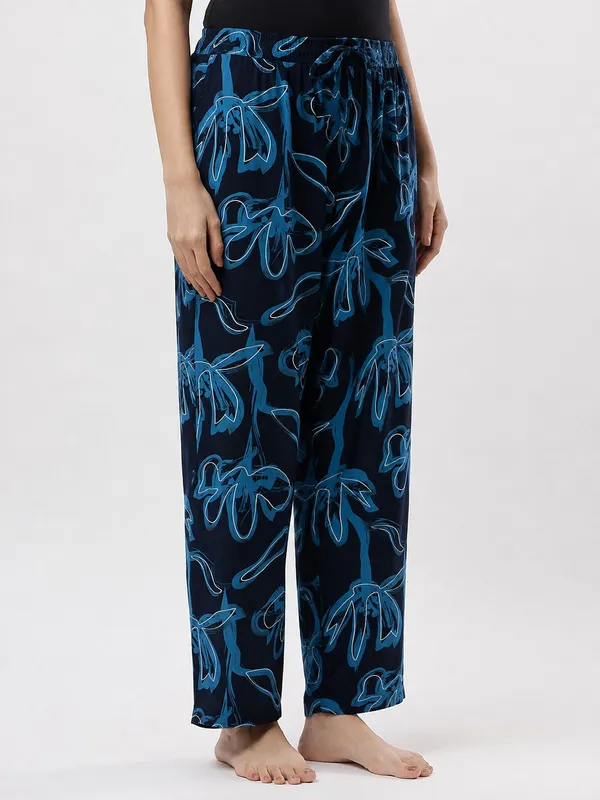 Kohinoorised_Pure_Viscose_Rayon_Printed_Relaxed_Pyjamas_with_Two_Side_Pockets_Black