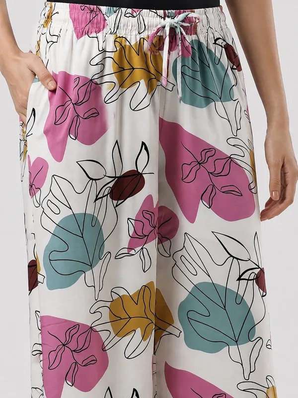 Kohinoorised_Pure_Viscose_Rayon_Printed_Relaxed_Pyjamas_with_Two_Side_Pockets_White