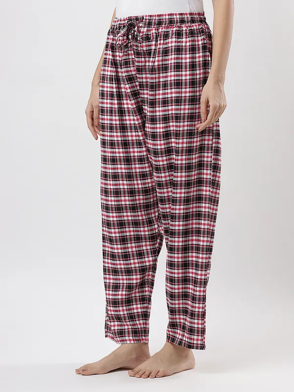 Kohinoorised_Pure_Viscose_Rayon_Printed_Relaxed_Pyjamas_with_Two_Side_Pockets_Red_And_White