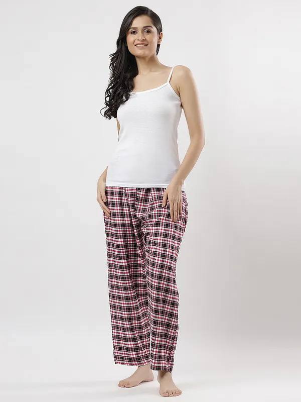 Kohinoorised_Pure_Viscose_Rayon_Printed_Relaxed_Pyjamas_with_Two_Side_Pockets_Red_And_White