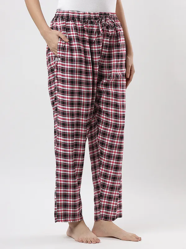 Kohinoorised_Pure_Viscose_Rayon_Printed_Relaxed_Pyjamas_with_Two_Side_Pockets_Red_And_White