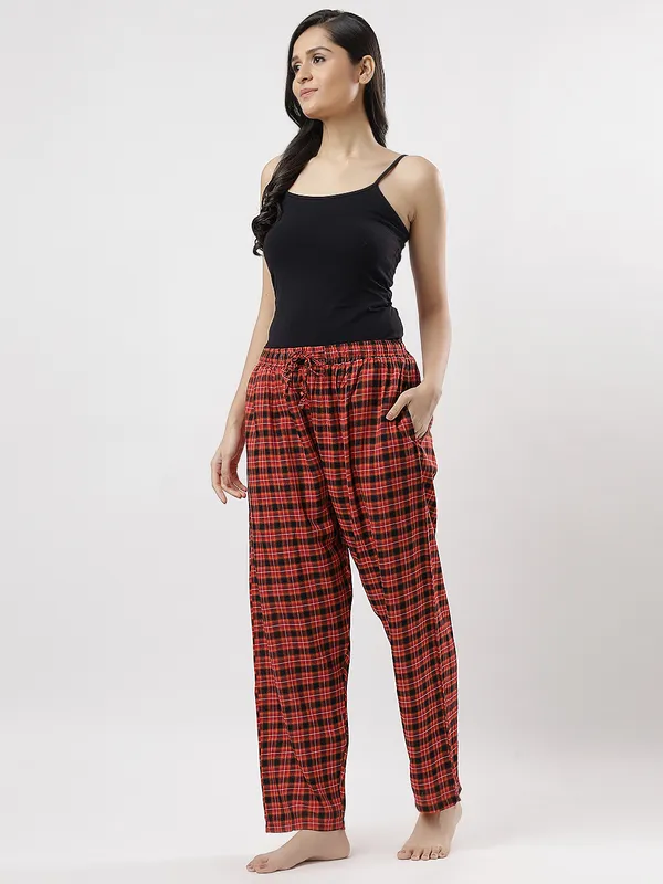 Kohinoorised_Pure_Viscose_Rayon_Printed_Relaxed_Pyjamas_with_Two_Side_Pockets_Red_Checks