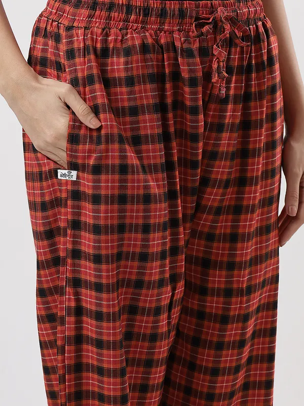 Kohinoorised_Pure_Viscose_Rayon_Printed_Relaxed_Pyjamas_with_Two_Side_Pockets_Red_Checks
