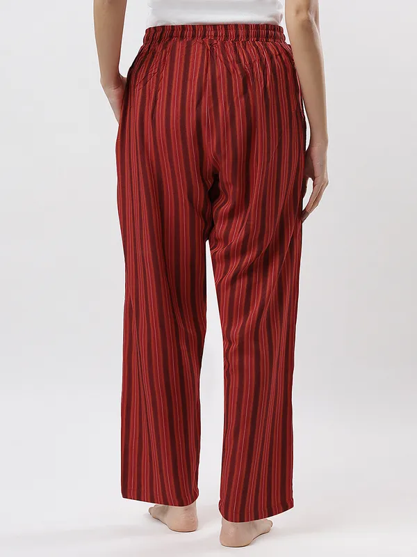 Kohinoorised_Pure_Viscose_Rayon_Printed_Relaxed_Pyjamas_with_Two_Side_Pockets_Red_Stripes