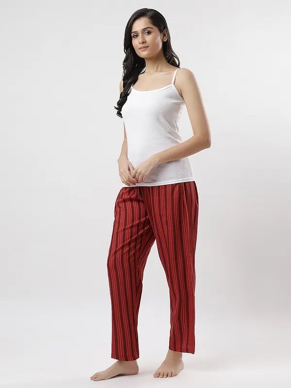Kohinoorised_Pure_Viscose_Rayon_Printed_Relaxed_Pyjamas_with_Two_Side_Pockets_Red_Stripes