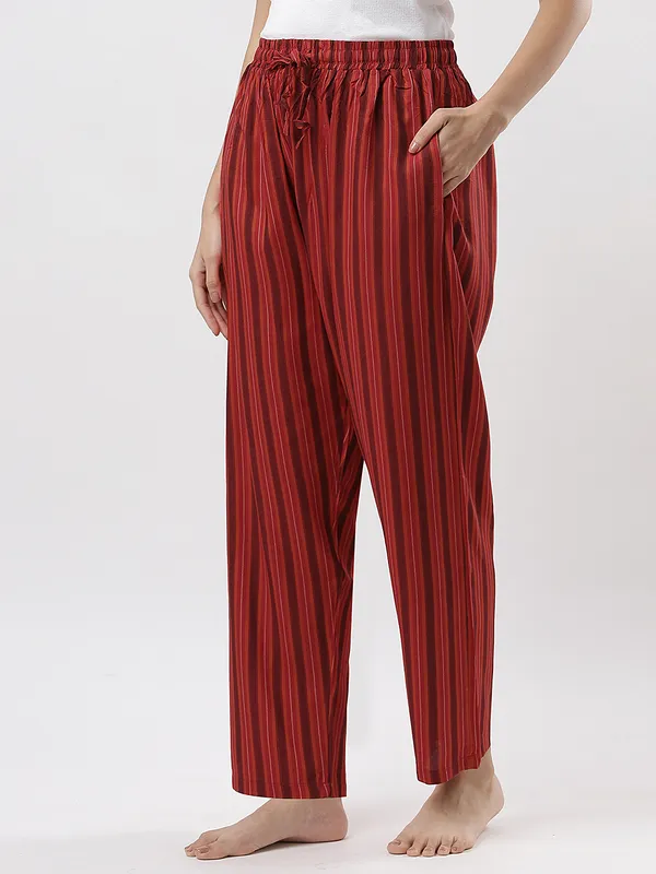 Kohinoorised_Pure_Viscose_Rayon_Printed_Relaxed_Pyjamas_with_Two_Side_Pockets_Red_Stripes