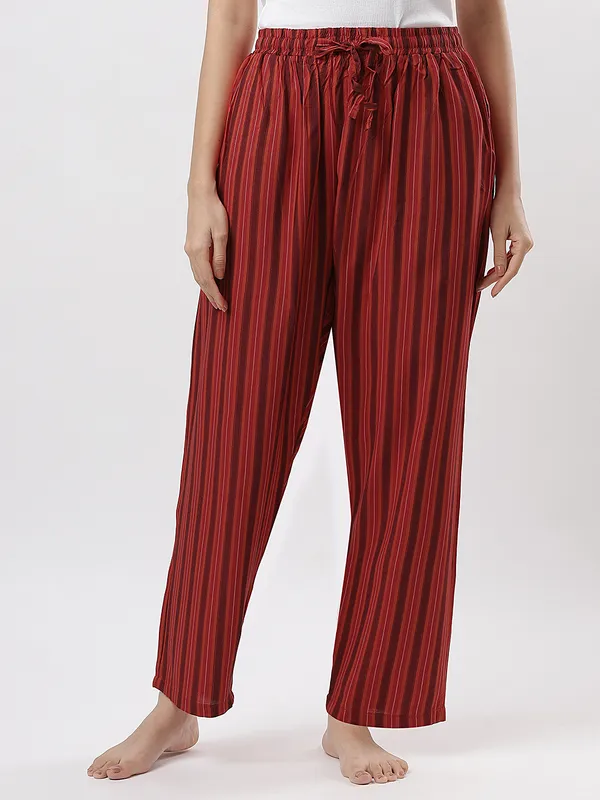 Kohinoorised_Pure_Viscose_Rayon_Printed_Relaxed_Pyjamas_with_Two_Side_Pockets_Red_Stripes