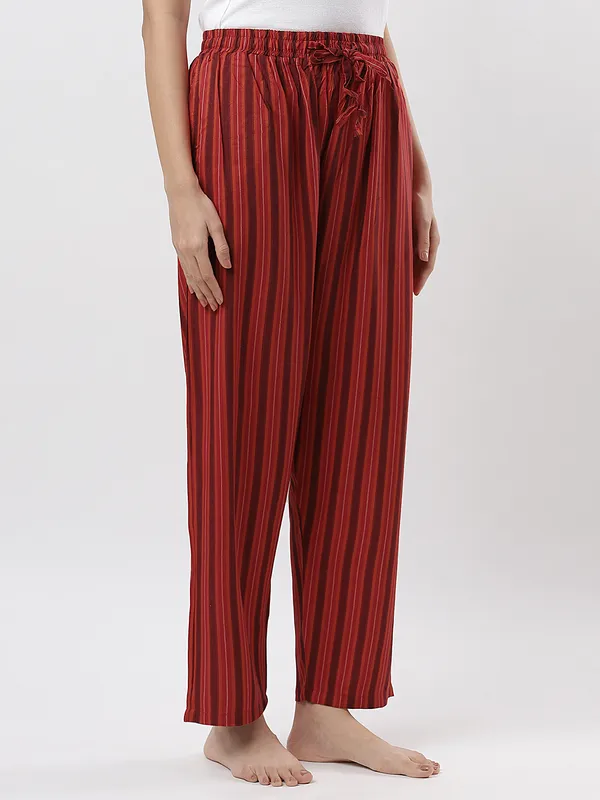 Kohinoorised_Pure_Viscose_Rayon_Printed_Relaxed_Pyjamas_with_Two_Side_Pockets_Red_Stripes