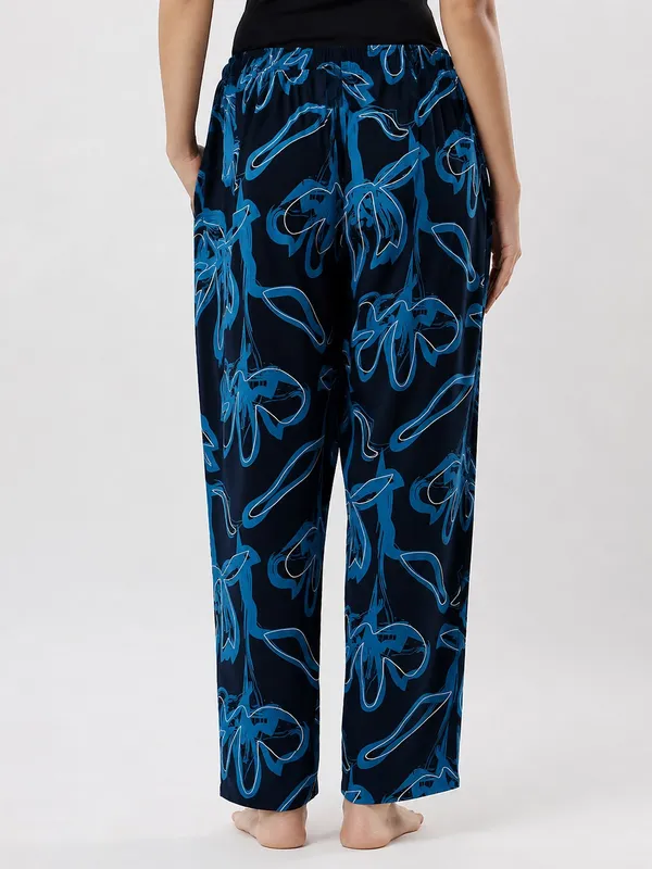 Kohinoorised_Pure_Viscose_Rayon_Printed_Relaxed_Pyjamas_with_Two_Side_Pockets_Black