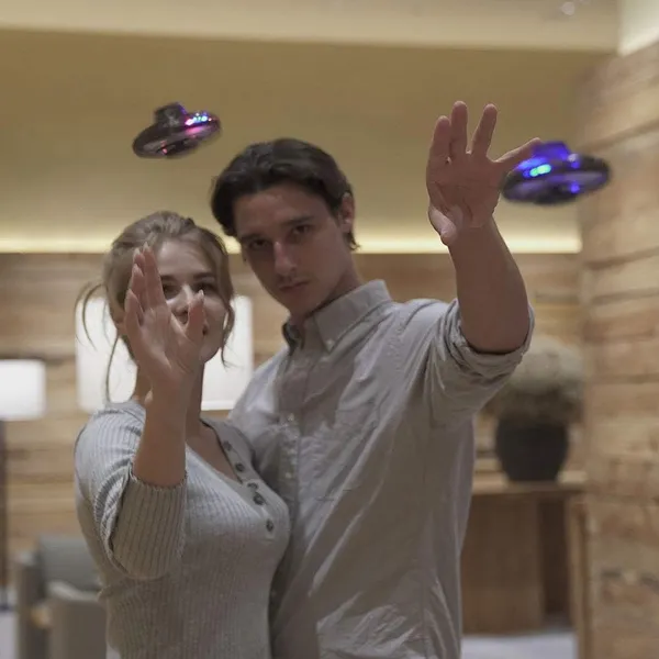Hand_Controlled_Flying_Spinner_Toy