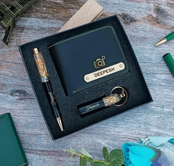 Personalized_Gift_Set_With_Wallet_Pen_And_Keychain