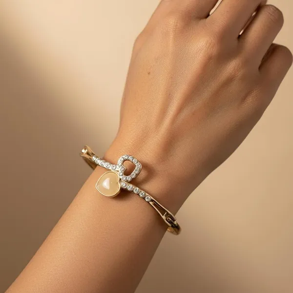 Gold_Premium_Metal_Bracelet_For_Women