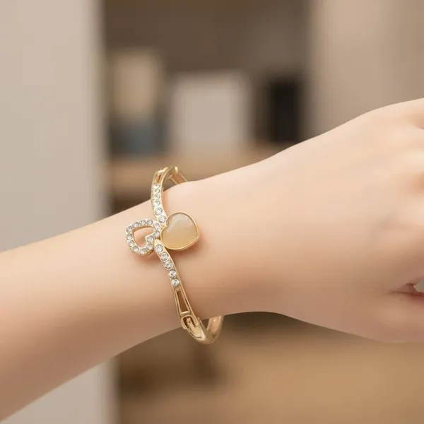 Gold_Premium_Metal_Bracelet_For_Women