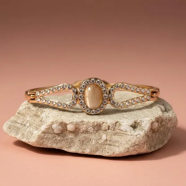 Gold_Premium_Metal_Bracelet_For_Women