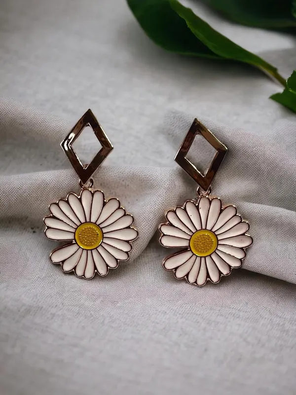 Gold_Premium_Metal_Earrings_For_Women