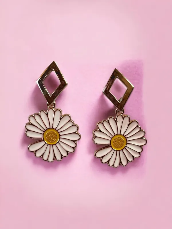 Gold_Premium_Metal_Earrings_For_Women