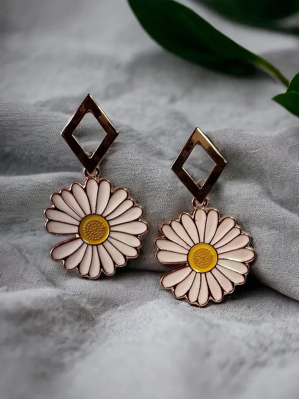 Gold_Premium_Metal_Earrings_For_Women