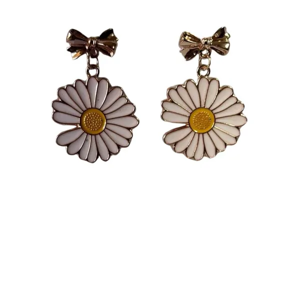Gold_Premium_Metal_Earrings_For_Women