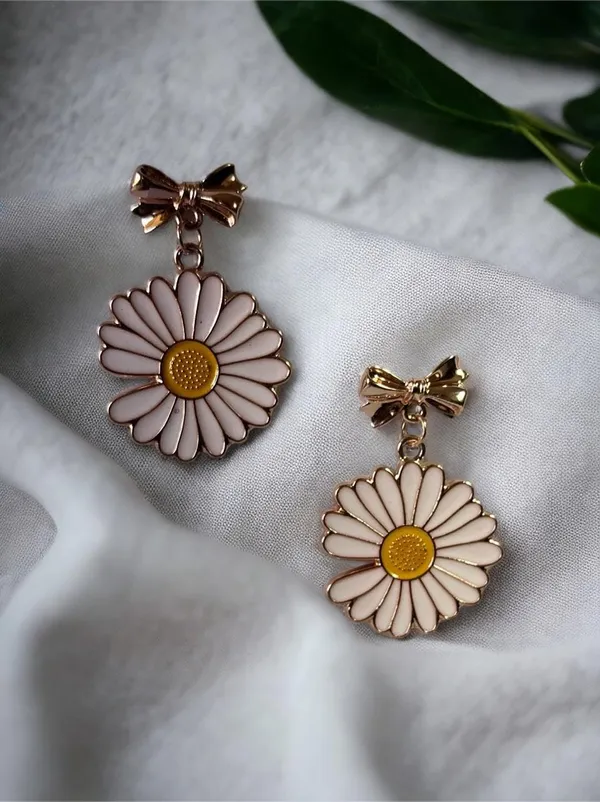 Gold_Premium_Metal_Earrings_For_Women