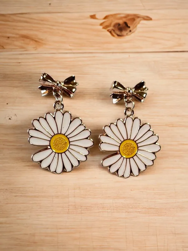 Gold_Premium_Metal_Earrings_For_Women