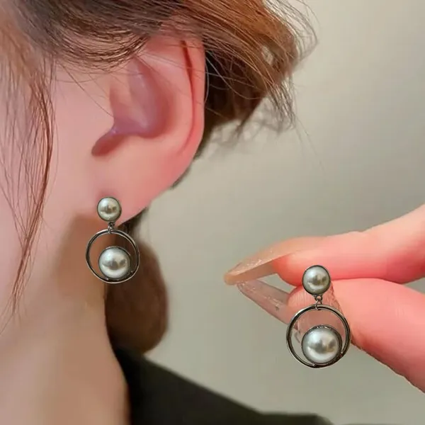 Gold_Premium_Metal_Earrings_For_Women