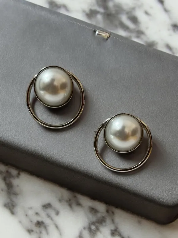 Gold_Premium_Metal_Earrings_For_Women