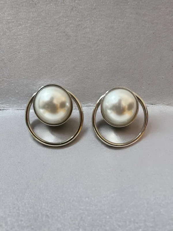 Gold_Premium_Metal_Earrings_For_Women