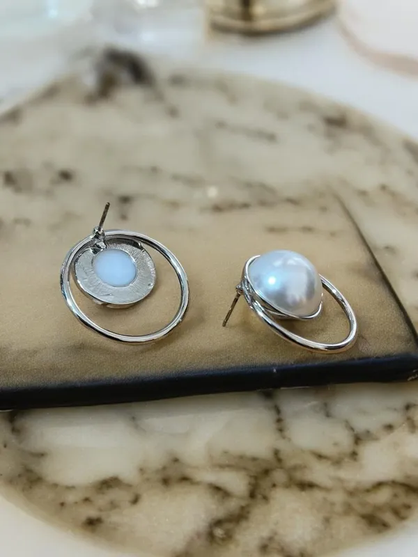 Gold_Premium_Metal_Earrings_For_Women