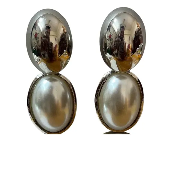 Gold_Premium_Metal_Earrings_For_Women