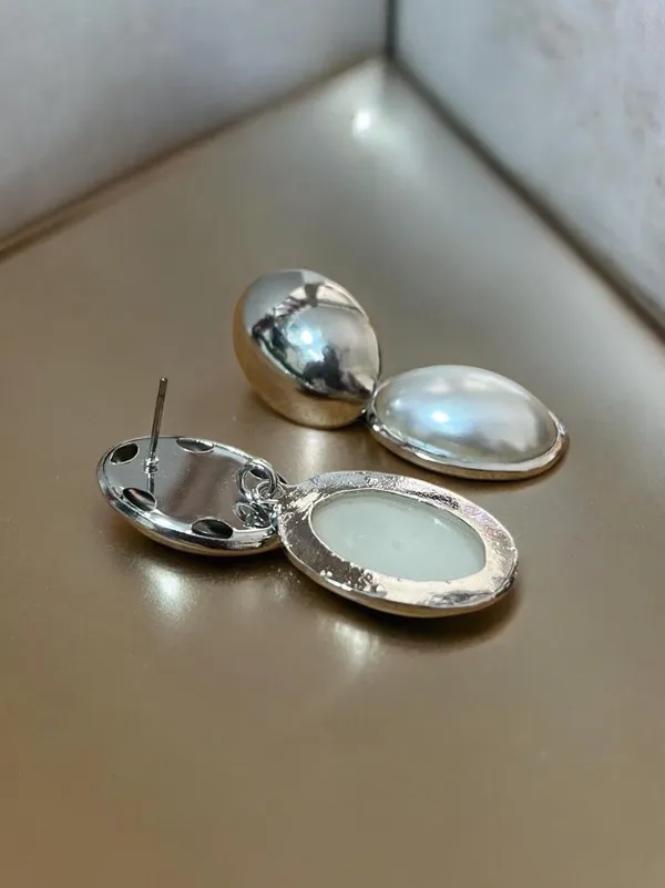 Gold_Premium_Metal_Earrings_For_Women