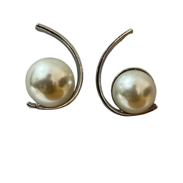 Gold_Premium_Metal_Earrings_For_Women