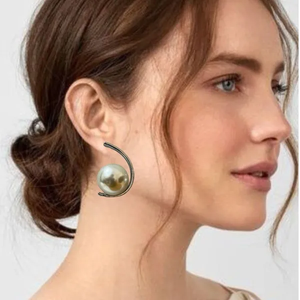 Gold_Premium_Metal_Earrings_For_Women