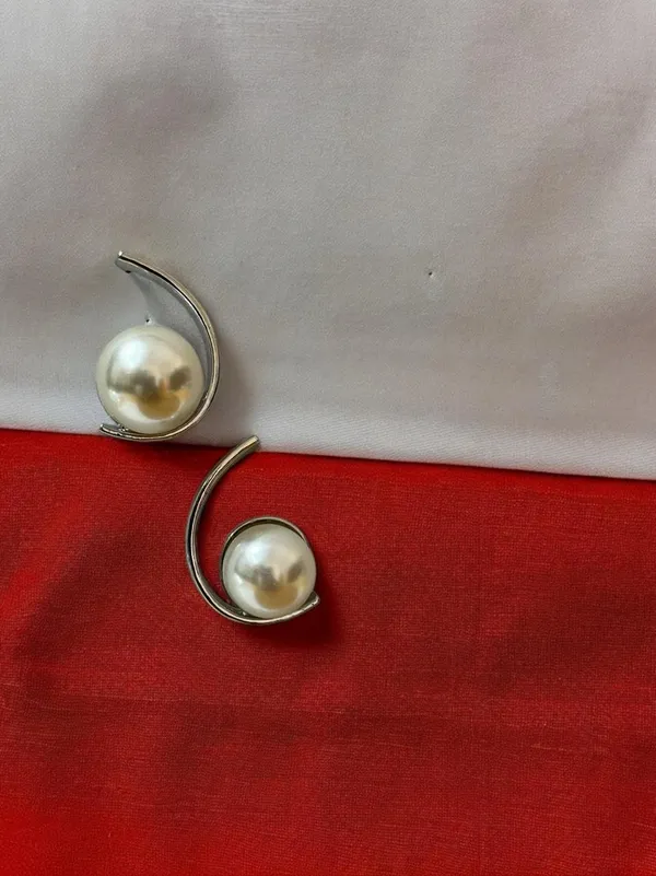 Gold_Premium_Metal_Earrings_For_Women