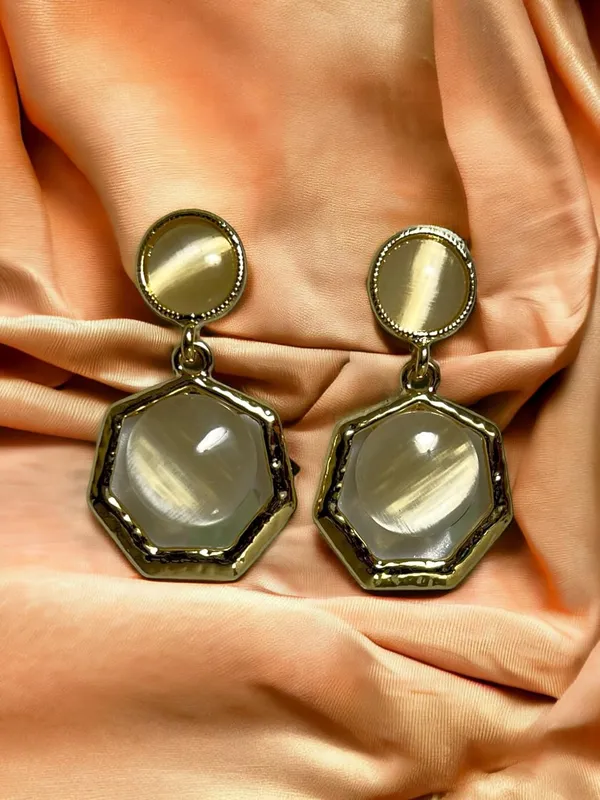 Gold_Premium_Metal_Earrings_For_Women