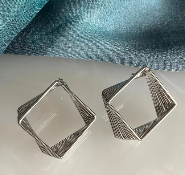 Silver_Premium_Metal_Earrings_For_Women