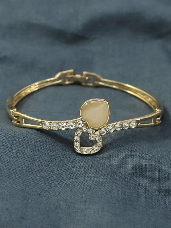 Gold_Premium_Metal_Bracelet_For_Women