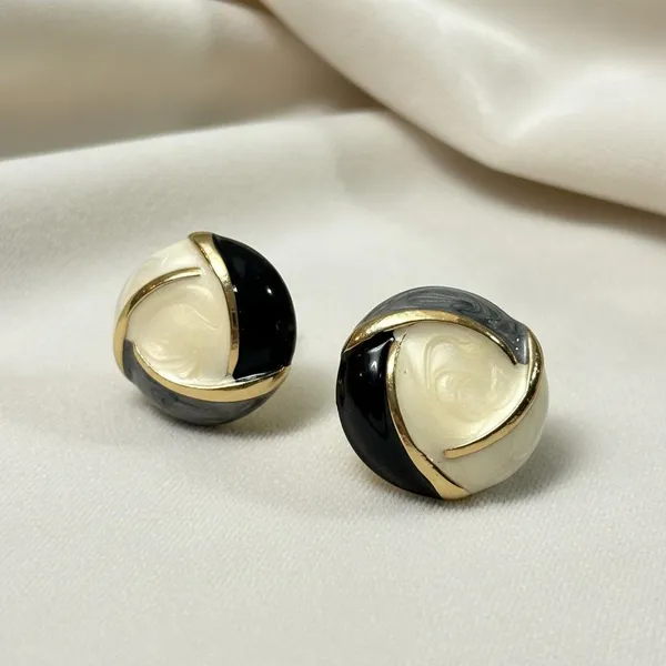 Black_&_Cream_Enamel_Stud_Earrings_For_Women_|_Gold_Plated_Round_Designer_Earrings_|_Minimal_Elegant_Daily_Wear_Jewellery
