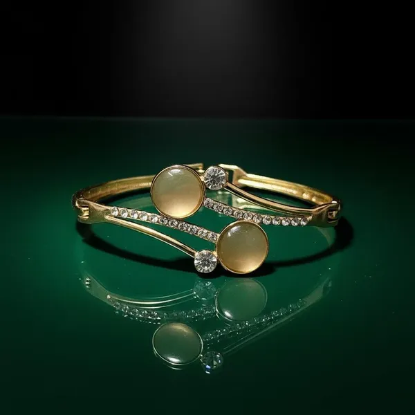Gold_Premium_Metal_Bracelet_For_Women