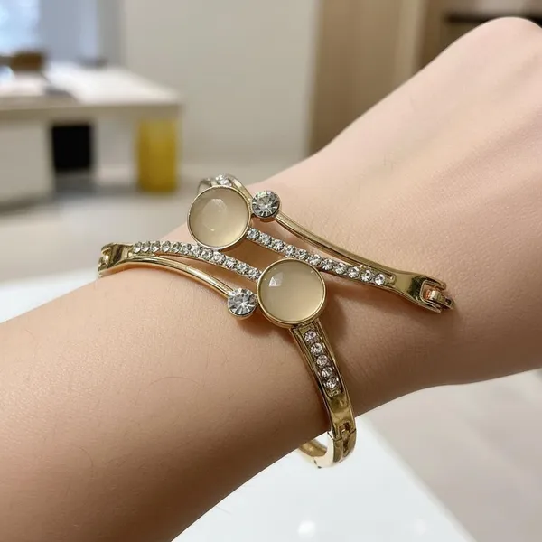 Gold_Premium_Metal_Bracelet_For_Women