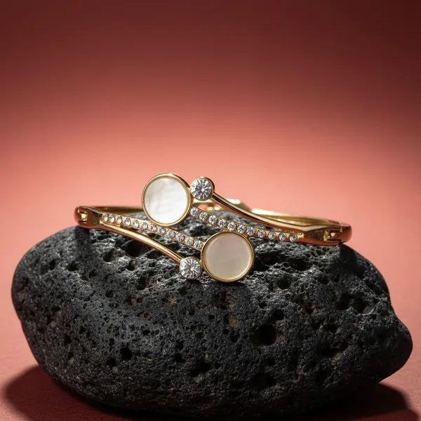 Gold_Premium_Metal_Bracelet_For_Women