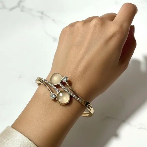 Gold_Premium_Metal_Bracelet_For_Women